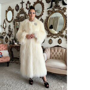 NEW REAL FUR Mongolian sheepskin white maxi coat winter STUNNING Mobs wife jacke